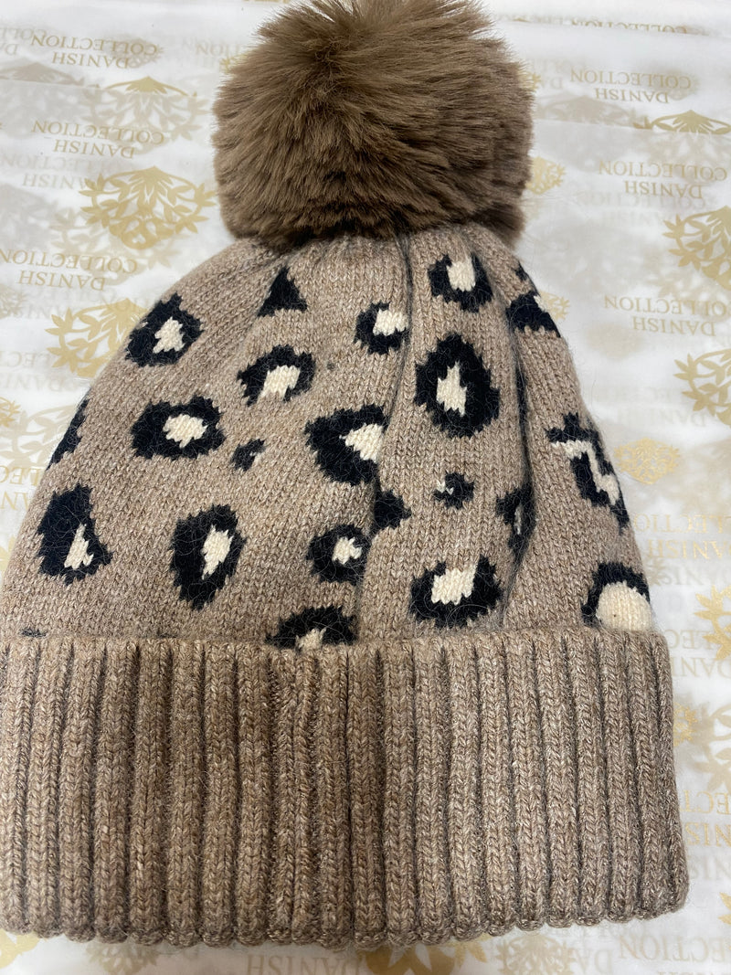 Pom Pom Hat - Sand Pattern