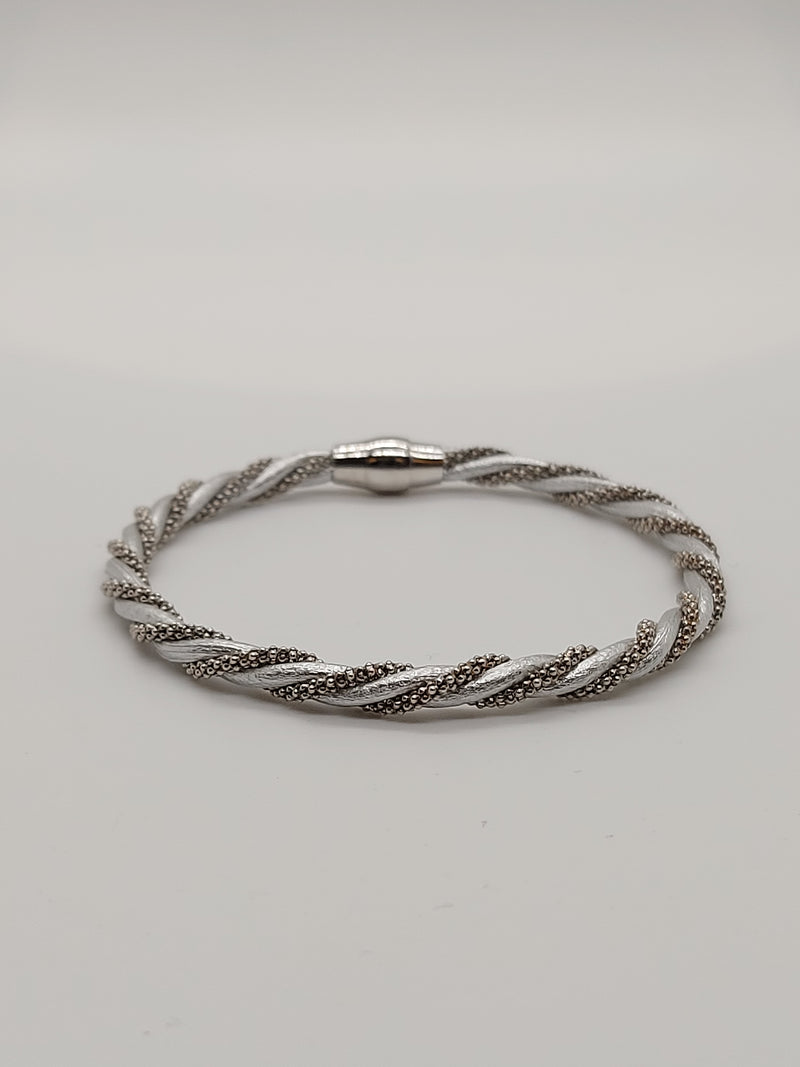 Juleo Jewellery- Thin Twisted Mesh