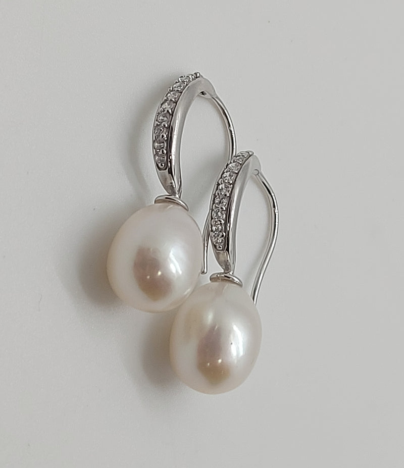 Juleo Jewellery - Oval Pearl Drop Earrings