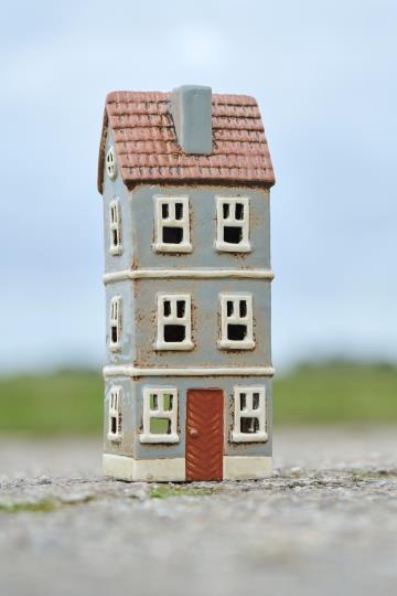 T-light House - Rusty Door