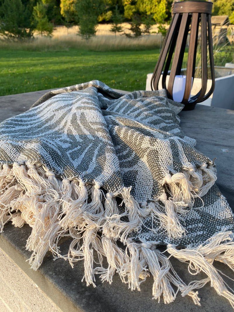 Throw  -  Dark Green