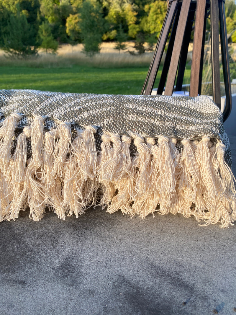 Throw  -  Dark Green